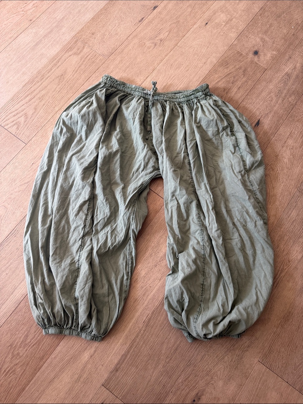 Urban Outfitters Out from Under Jasmine Balloon Pants Size Small in green tea